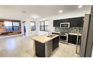 10375 Nw 70th Ln Doral, FL 33178 - MLS#A11899151