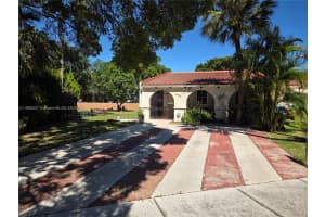 6923 Holly Rd, Miami Lakes