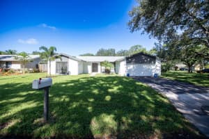 3904 W Sailboat Dr, Cooper City