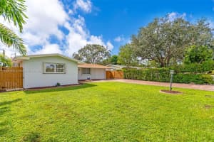 8860 Nw 15th St Pembroke Pines, FL 33024 - MLS#A11899328