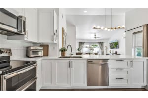 651 Shiloh Ter 651 Davie, FL 33325 - MLS#A11899441