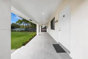 2250 Nw 95th St, Miami