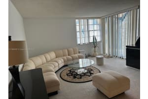 3900 N Hills Dr 310, Hollywood