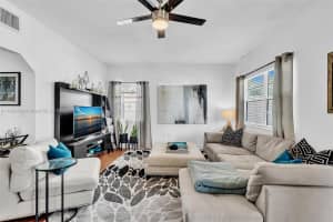 836 W 40th St Miami Beach, FL 33140 - MLS#A11899498