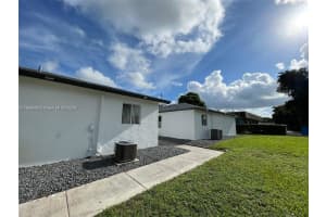 6921 Pembroke Rd 6921 Pembroke Pines, FL 33023 - MLS#A11899529