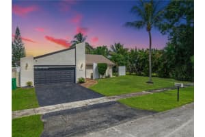 7471 Nw 35th St, Lauderhill