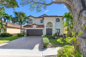 1071 Nw 184th Ter, Pembroke Pines