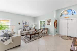 1071 Nw 184th Ter Pembroke Pines, FL 33029 - MLS#A11899620