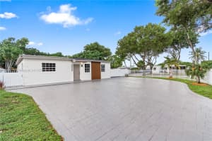 200 E 60th St Hialeah, FL 33013 - MLS#A11899775