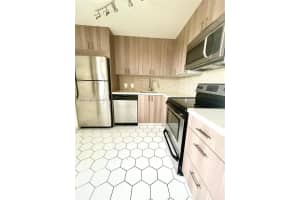 3101 N Country Club Dr 603, Aventura