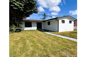275 Ne 173rd St North Miami Beach, FL 33162 - MLS#A11899933