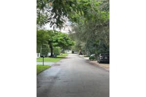 6102 SW 58th St b, South Miami, FL 33143, - MLS#A11900335