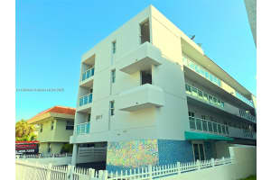 2011 Bay Dr 1 Miami Beach, FL 33141 - MLS#A11900340