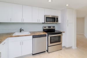 3475 N Country Club Dr 115, Aventura