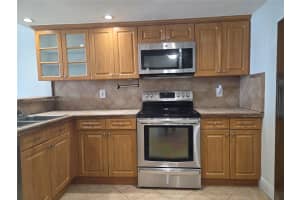 5880 Collins Ave 806 Miami Beach, FL 33140 - MLS#A11900430