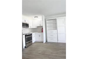 5821 Ne 18th Ave 3 Fort Lauderdale, FL 33334 - MLS#A11900464