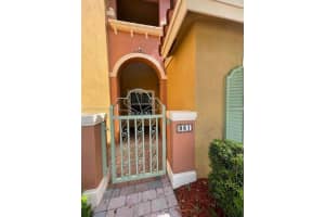 981 Sw 143rd Ave 1402, Pembroke Pines