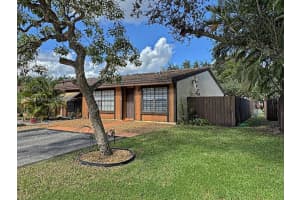 1971 Seagrape Ave Pembroke Pines, FL 33026 - MLS#A11900483