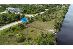 8584 Santa Cruz Dr Port Charlotte, FL 33981 - MLS#A11900508
