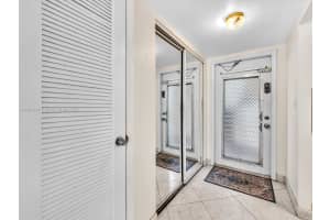 8465 Sunrise Lakes Blvd 212 Sunrise, FL 33322 - MLS#A11900526