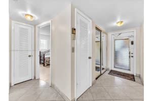 8465 Sunrise Lakes Blvd 212 Sunrise, FL 33322 - MLS#A11900526