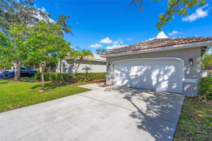 425 Sw 198th Ter . Pembroke Pines, FL 33029 - MLS#A11900616