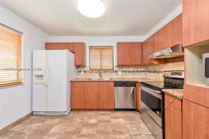 350 Lakeview Dr 201 Weston, FL 33326 - MLS#A11900620