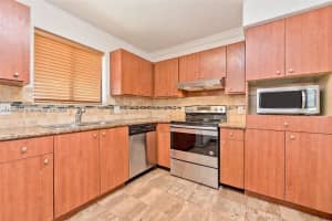 350 Lakeview Dr 201 Weston, FL 33326 - MLS#A11900620