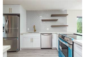 409 Lakeview Dr 101 Weston, FL 33326 - MLS#A11900686