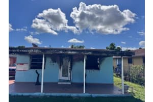 3330 Nw 101st St, Miami