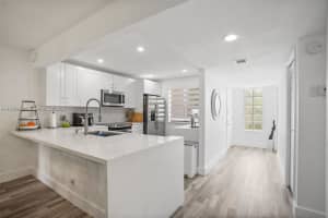 380 Racquet Club Rd 204 Weston, FL 33326 - MLS#A11900845