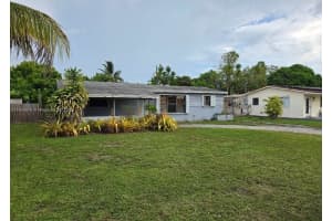 2401 Largo Dr, Miramar 2401 Largo Dr, Miramar