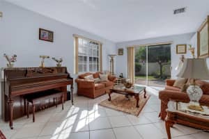 15736 Nw 11th St Pembroke Pines, FL 33028 - MLS#A11900903