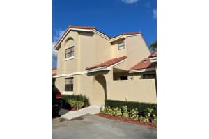 6169 Nw 170th Ter, Hialeah