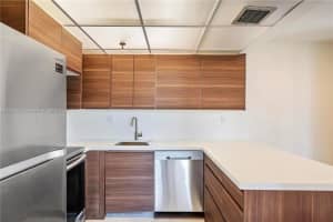 17890 W Dixie Hwy 606, North Miami Beach