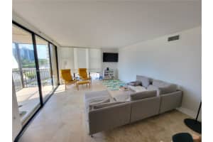 20379 W Country Club Dr 539, Aventura