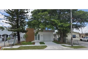 6820 Nw 6th Ct, Miami