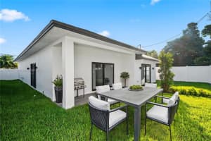 1041 W Lakewood Rd West Palm Beach, FL 33405 - MLS#A11901067