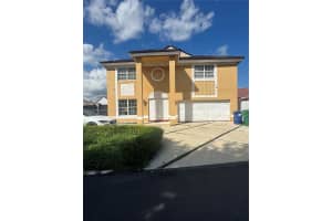 7945 Nw 187th Ln, Hialeah