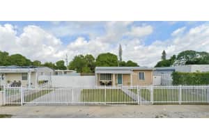 1041 E 19th St, Hialeah