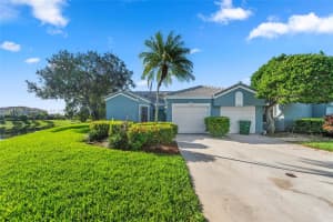 8220 Waterford Ln, Tamarac