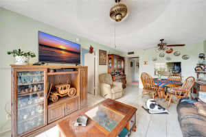 9230 Lagoon Pl 309 Davie, FL 33324 - MLS#A11901286