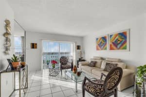 4001 Hillcrest Dr 812 Hollywood, FL 33021 - MLS#A11901304