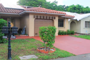 17320 Nw 66th Pl, Hialeah