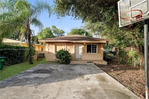 2951 Nw 57th St, Miami