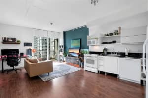 690 Sw 1st Ct 2730, Miami