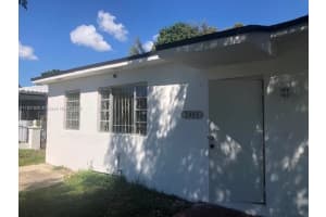 2951 Nw 49th St, Miami