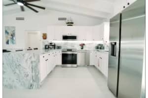 2133 Yellowtail Ave Marathon, FL 33050 - MLS#A11901930