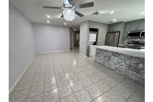 10644 Nw 87th Ct 10644 Hialeah Gardens, FL 33018 - MLS#A11901938