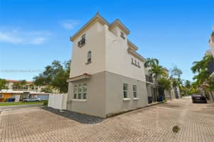 623 Ne 11th Ave Fort Lauderdale, FL 33304 - MLS#A11901948